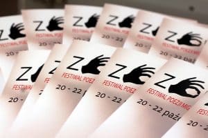 Plik zaproszeń na festiwal poezji miganej