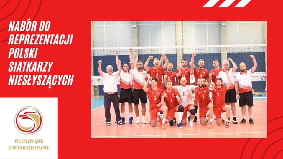 Biały napis na czerwonym tle: NABÓR DO REPREZENTACJI POLSKI SIATKARZY NIESŁYSZĄCYCH. Obok zdjęcie reprezentacji siatkarzy. W lewym dolnym rogu logotyp Polskiego Związku Sportu Niesłyszących