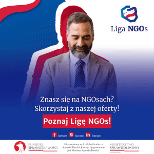 Plakat przedstawiający poważnego mężczyznę który przekazuje informację - Znasz się na NGOsach? Skorzystaj z naszej oferty! Poznaj Ligę NGOs!