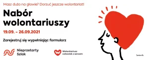 Baner z tekstem: Masz dużo na głowie? Dorzuć jeszcze wolontariat! Nabór wolontariuszy 19.09-26.09.2021. Zarejestruj się wypełniając formularz Na środku profil czarny twarzy. W miejscu włosów duże czerwone serce. Poniżej logotypy Nieprzetartego Szlaku oraz Wolontariusz człowiek z sercem