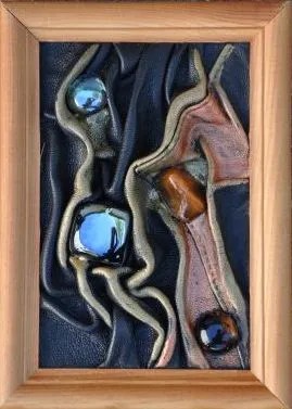 Praca plastyczna Barbary. Wypukły obraz w ramie. Abstrakcja.