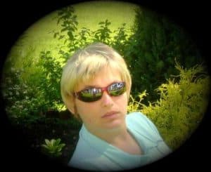 Agnieszka Bogusz w okularach przeciwsłonecznych