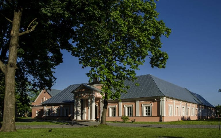 odrestaurowany zabytkowy budynek SDS