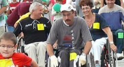 Bieg ludzi na wózkach inwalidzkich