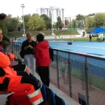 Kibice na trybunach.