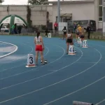 Zawodnicy przygotowują się do biegu.