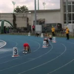 Zawodnicy biorą udział w biegu.