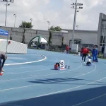 Zawodnicy biorą udział w biegu.