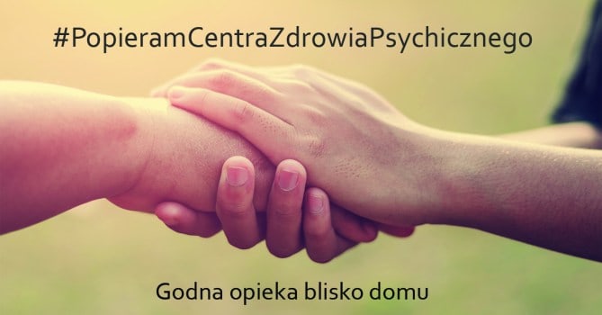 Zdjęcie podania pomocnej dłoni na żółtozielonym tle. U góry nad pomocną dłonią hasztag Popieram Centra Zdrowia Psychicznego. U dołu: Godna opieka blisko domu