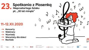 Plansza promocyjna Spotkania z Piosenką Nieprzetartego Szlaku. U góry po lewej tytuł akcji, poniżej data wydarzenia i w podpunktach wymienione wydarzenia, które się odbędą. Po prawej rysunek klękającej rudowłosej dziewczyny na tle latających nut obejmującej klucz wiolinowy.