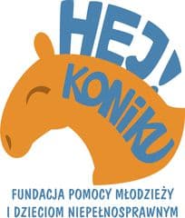 Logo z napisem: Fundacja Pomocy Młodzieży i Dzieciom Niepełnosprawnym "Hej! Koniku".