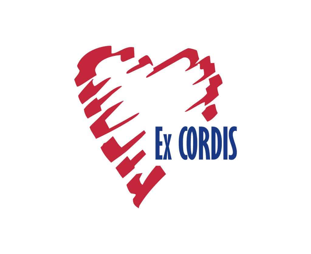 Grafika serca w środku którego jest napis “Ex CORDIS”