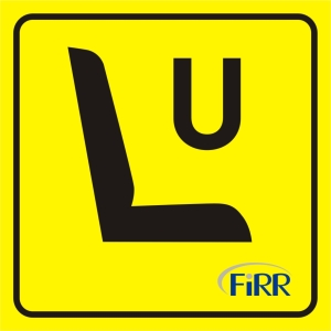 Zdjęcie przedstawia fotel na żółtym tle. Nad fotelem litera U. Pod fotelem jest napisane FiRR,