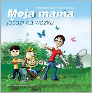 Na okładce książki jest mężczyzna z łapka na motyle. Po lewej stronie na wózku inwalidzkim siedzi kobieta z dziewczynką na kolanach a obok nich jest chłopiec.