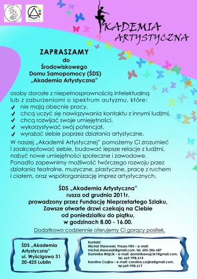 Plakat akademia artystyczna. Niebieskie tło. U góry po prawej logo na tle fioletowym. Plakat zaprasza w każdy dzień od poniedziałku do piątku w godzinach 8:00-16:00.