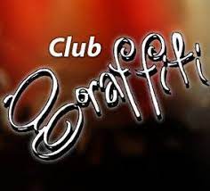 Plakat z napisami - klub grafiti. Tło jest czerwono czarne.