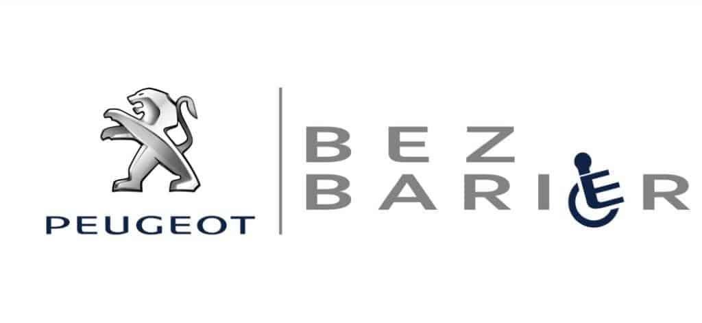 Plakat na którym napisane jest bez barier a w miejscu litery e jest postawiona grafika osoby na wózku inwalidzkim. Pol lewej strony jest logo marki peugeot.