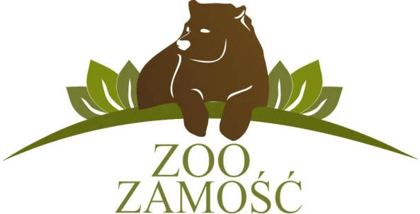 Logo zoo zamość. Nad napisem jest rysunek niedzwiedzia.