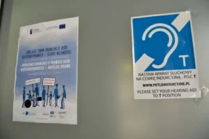 Na zdjeciu są kartki o Lubelskim forum Osób niepelnosprawnych.