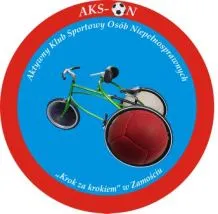 Logo z napisem: Aktywny Klub Sportowy Osób Niepełnosprawnych "Krok za krokiem" w Zamościu