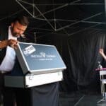 Znany z telewizyjnego programu „Mam Talent”, iluzjonista Michał Zaorski, podczas finałowego show