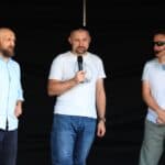 Trzyosobowa drużyna Poławiaczy Pereł Improv Teatr, podczas improwizacji teatralnych