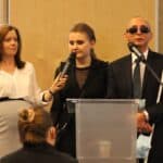 Pan Frederic K. Schroeder, Prezydent World Blind Union w latach 2016 – 2021 z tłumaczącą jego przemówienie Panią Mileną Rot, Kierownikiem Działu Zagranicznego Fundacji Szansa dla Niewidomych