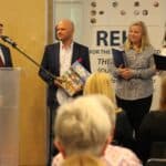 od lewej stoją Pracownicy Fundacji Szansa dla Niewidomych: Pan Dariusz Linde, Pani Agnieszka Niewola oraz Malwina Wysocka-Dziuba