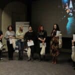 Od lewej stoją: Pan Marcin Dąbrowski, Pani Beata Nowakowska, Pani Natalia Dudek, Pani Iwona Gieruszczak, Pani Natalia Tolochko, Pani Katarzyna Kubiak, Pani Magdalena Chojnacka