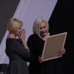 Pani Mecenas Beata Bosak-Kruczek podczas odbioru podziękowań od Pani Ewy Pawłowskiej „w imieniu Integracji za niezwykłe i ponadstandardowe zaangażowanie, połączone z uważnością, serdecznością i wnikliwością w dochodzeniu do prawdy. Jest Pani dla nas wzorem sumienności i skrupulatności. Daje Pani pewność, że zawód zaufania publicznego, wykonywany przez Panią z miłością do człowieka i nieprzeciętną pasją niesie wiarę w sprawiedliwość. Dzięki Pani możemy widzieć przesłanie w dramatycznym odejściu Piotra, charyzmatycznego założyciela i prezesa Integracji. I jako organizacja możemy się skupić na dążeniu do walki o godność każdego pacjenta, który wymaga pomocy profesjonalnej i ratunku”