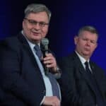 Siedzą od lewej: dr hab. Marek Rymsza (Doradca Prezydenta RP, Przewodniczący Rady do Spraw. Społecznych Narodowej Rady Rozwoju, Przewodniczący Rady Programowej ds. CUS), Pan Artur Markowski (Wójt Gminy Wojciechów),