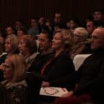 Siedzący pośród widowni Jurorzy