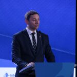 Ryszard Madziar (Szef Gabinetu Politycznego Wiceprezesa Rady Ministrów Jacka Sasina) w trakcie odczytu listu okolicznościowego do uczestników konferencji