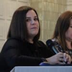 Od lewej siedzą: Pani Anna Sigłowy (Ekspert ds. standaryzacji Wydział Standaryzacji DPR PFRON Warszawa) i Pani Barbara Sadowska-Burlita (Samodzielny Specjalista ds. CIDON Oddział Lubelski PFRON), podczas wystąpienia pt. „Założenia i działanie programu Centra informacyjno-doradcze dla osób z niepełnosprawnością"