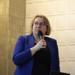 Pani Iwona Osmałek (Samodzielny Specjalista ds. Projektów UE DPR WPW PFRON Warszawa), podczas wystąpienia pt. „Dostępny samorząd – granty”