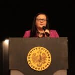 Przy mównicy stoi Małgorzata Jarosińska-Jedynak (Sekretarz Stanu w Ministerstwie Funduszy i Polityki Regionalnej)