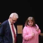 Alicja Jankiewicz (Prezes Lubelskiego Forum Organizacji Osób Niepełnosprawnych – Sejmik Wojewódzki) podczas rozmowy z Krzysztofem Michałkiewiczem (Prezesem Zarządu Państwowego Funduszu Rehabilitacji Osób Niepełnosprawnych)