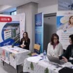 Sąsiadujące ze sobą stoiska wystawiennicze Centrum Medycznego MEDYK oraz Fundacji HEROS