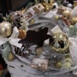 Stroik świąteczny oferowany na stoisku Warsztatów Terapii Zajęciowej przy Stowarzyszeniu „Radość” w Dębicy