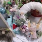 Rękodzieło świąteczne oferowane na stoisku Warsztatów Terapii Zajęciowej przy Stowarzyszeniu „Radość” w Dębicy