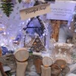 Świąteczne rękodzieło oferowane na stoisku „Warsztatów Terapii Zajęciowej przy Caritas Archidiecezji Przemyskiej, Oddział Leżąjsk”