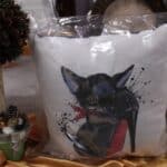 Rękodzieło oferowane do sprzedaży podczas Mikołajkowego Jarmarku Pracy na stoisku kiermaszowym Warsztatów Terapii Zajęciowej w Wielopolu Skrzyńskim