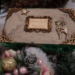 Rękodzieło oferowane do sprzedaży podczas Mikołajkowego Jarmarku Pracy na stoisku kiermaszowym Warsztatów Terapii Zajęciowej w Wielopolu Skrzyńskim