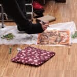 Stopy Stanisława Kmiecika podczas pokazu malowania stopami