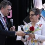 Przekazanie legitymacji i odznaki Bożenie Kazanowskiej