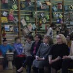 Siedzący na widowni goście oraz społeczność uczniowska SOSW dla Dzieci i Młodzieży Niepełnosprawnych im. Prof. Zofii Sękowskiej w Lublinie