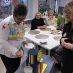 Bożena Kazanowska, krojąca tort