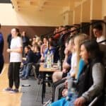 Publiczność stojąca i siedząca