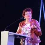 Pani Regina Kęczkowska ze Spółdzielni Socjalnej Aktywni-Kreatywni podczas prezentacji podmiotu certyfikowanego.