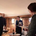 Pracownik Miejskiej Biblioteki Publicznej im. Hieronima Łopacińskiego w Lublinie, odbiera nagrodę w imieniu Pani Marii Modrzejewskiej-Antoszak, nagrodzonej w kategorii "Przyjaciel Osób z Niepełnosprawnością"